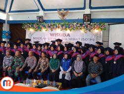 Pemdes Banyuates Sampang Sukses Gelar Program SOTH, 44 Orang Tua Resmi di Wisuda