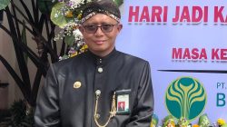 Direktur Utama BPRS Bhakti Sumekar, Hairil Fajar, saat diwawancarai jurnalis media ini beberapa waktu lalu.