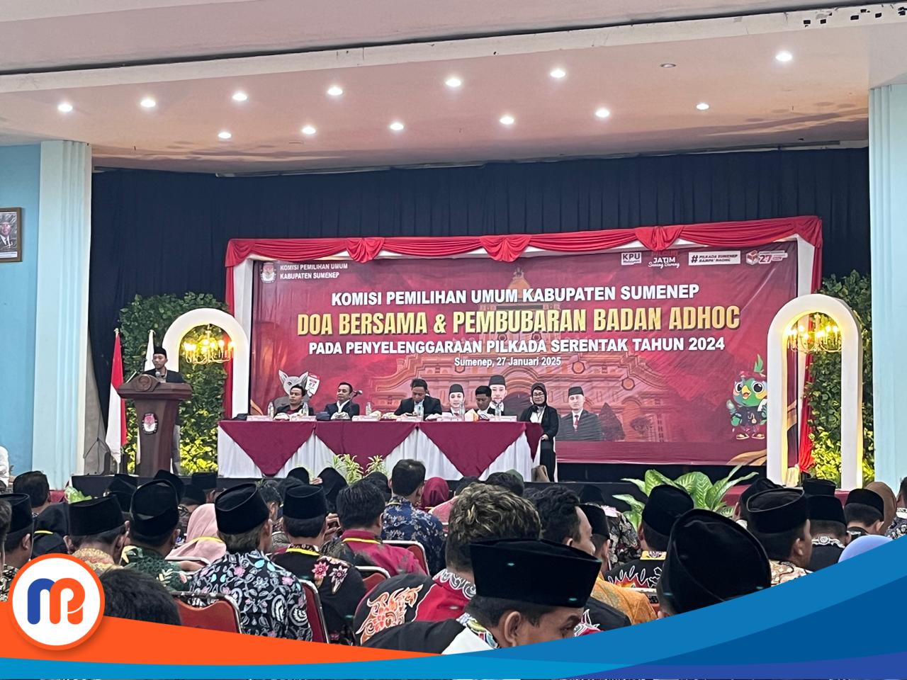 Ketua KPU Kabupaten Sumenep, Nurus Syamsi saat memberikan sambutan pada acara Doa Bersama dan Pembubaran Badan Adhoc Pemilihan Kepala Daerah (Pilkada) Serentak 2024 pada Senin (27/01/2025)