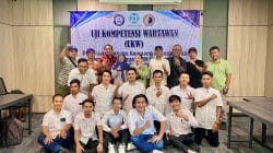 Setelah ditanyakan lulus, 12 wartawan kompeten bersama panitia dan penguji UKW melakukan foto bersama