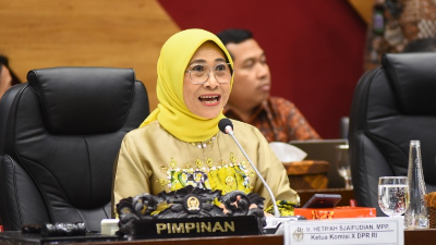 Hetifah Sjaifudian, Ketua Komisi IX DPR RI, dari Partai Golongan Karya (Golkar)