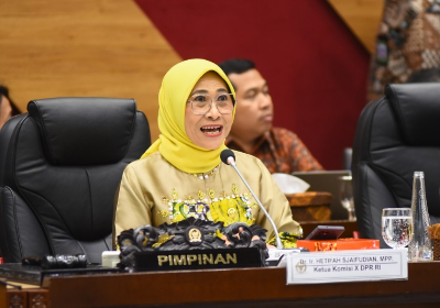 Hetifah Sjaifudian, Ketua Komisi IX DPR RI, dari Partai Golongan Karya (Golkar)