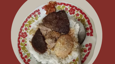 Nasi Petis adalah hidangan lezat yang kaya akan cita rasa berasal dari Kabupaten Bangkalan, Madura, Jawa Timur