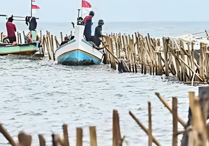 Kontroversi pagar laut di Tangerang, Banten, yang menjadi sorotan publik dan anggota Komisi IV DPR RI