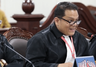 Kuasa Hukum pihak Terkait (Khofifah-Emil) Edward Dewaruci dalam sidang sengketa hasil Pilgub Jatim 2024 di Ruang Sidang Gedung II MK. Jumat (17/01/2025)