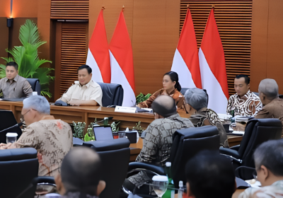 Presiden Prabowo Subianto, yang didampingi Menteri Keuangan, Sri Mulyani, saat menghadiri agenda penutupan Kas APBN Tahun Anggaran 2024 di Kantor Kementerian Keuangan