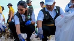 Wamenpar Ni Luh Puspa mengikuti kegiatan Aksi Bersih Sampah Laut di Pantai Kedonganan, Jimbara, Bali, Minggu (19/01/2025)