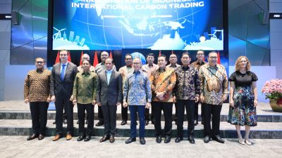 Peresmian Perdagangan Internasional Perdana Unit Karbon Indonesia melalui Bursa Karbon Indonesia (IDXCarbon) di Main Hall Bursa Efek Indonesia (BEI), Senin (20/01/2025)