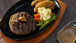 Peluncuran menu steak terbaru Arinna Cafe and Resto pada Senin (10/02/ 2025)