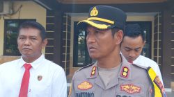 Kapolres Sampang, AKBP Hartono, saat dimintai keterangan di Mapolres Sampang