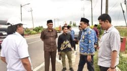 Ketua Komisi III DPRD Sumenep, M. Muhri, bersama Kepala Dinas PUTR, Eri Susanto, saat meninjau langsung lokasi rawan banjir di Sumenep