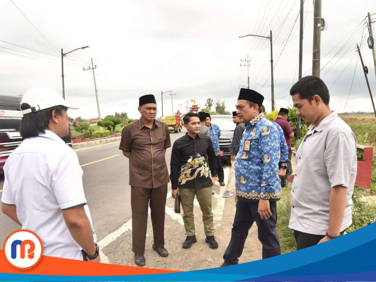 Ketua Komisi III DPRD Sumenep, M. Muhri, bersama Kepala Dinas PUTR, Eri Susanto, saat meninjau langsung lokasi rawan banjir di Sumenep