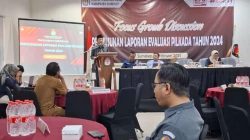 Ketua KPU Sumenep, Nurussyamsi, saat memberikan sambutan pada Focus Group Discussion (FGD), Selasa (25/02/2025)