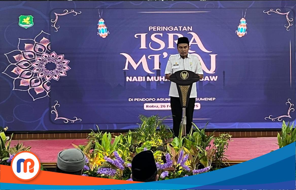 Kepala Bagian Kesejahteraan Rakyat (Kesra) Sekretariat Pemkab Sumenep, Kamiluddin, saat memberikan sambutannya pada peringatan Isra Mikraj pada Rabu (26/02/2025)