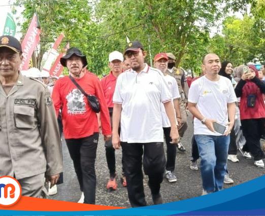 Bupati Sumenep, Achmad Fauzi Wongsojudo, saat mengikuti acara Jalan-Jalan Sehat (JJS) pada beberapa waktu lalu