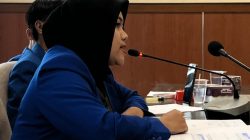 Ketua Kopri PC PMII Kabupaten Bangkalan, Mufidatul Ulum, saat melakukan audiensi ke Komisi I dan IV DPRD Kabupaten Bangkalan serta Dinas KBPPPA di Gedung DPRD Kabupaten Bangkalan