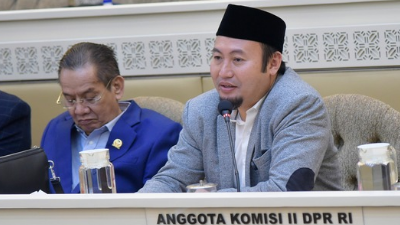 Anggota Komisi II DPR RI, Rahmat Saleh dalam Rapat Kerja Komisi II DPR RI dengan Menteri Dalam Negeri di Gedung DPR RI, Senayan, Jakarta, Senin (3/2/2025)