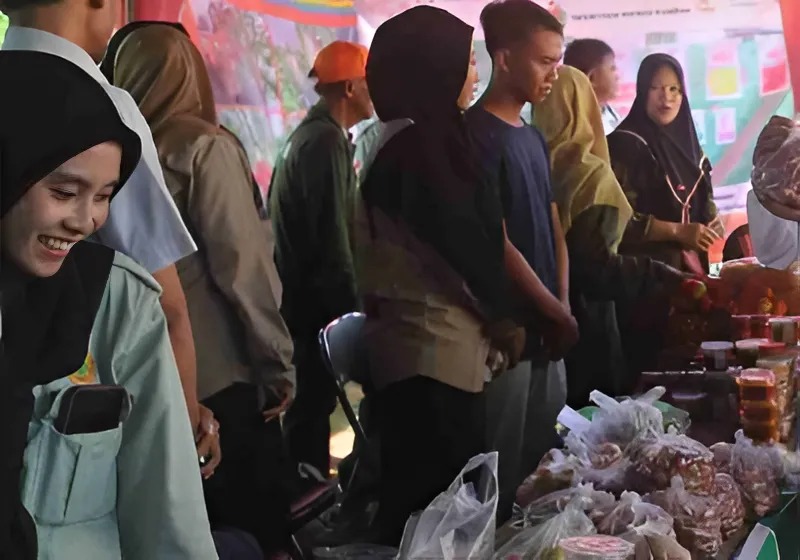 Kegiatan Pasar Tani Galak di kantor Balai Penyuluh Pertanian (BPP) Kecamatan Pakong, Kabupaten Pamekasan, Rabu (26/02/2025). Kegiatan ini ini diselenggarakan oleh Dinas Ketahanan Pangan dan Pertanian (DKPP) Kabupaten Pamekasan