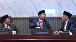 Bupati Achmad Fauzi Wongsojudo dan Wakil Bupati K.H. Imam Hasyim saat mengikuti rapat paripurna di DPRD Sumenep yang berlangsung pada Senin (03/03/2025)