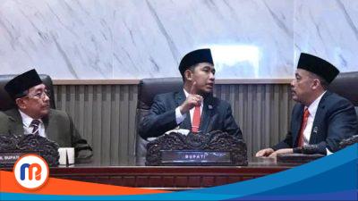 Bupati Achmad Fauzi Wongsojudo dan Wakil Bupati K.H. Imam Hasyim saat mengikuti rapat paripurna di DPRD Sumenep yang berlangsung pada Senin (03/03/2025)