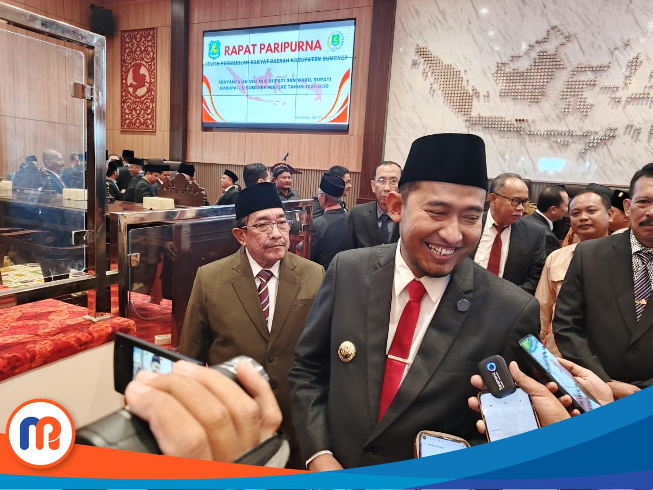 Bupati Sumenep, Achmad Fauzi Wongsojudo saat diwawancarai oleh awak media Madurapers