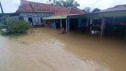 Rumah warga di Sampang terendam banjir akibat luapan Sungai Kalikemuning