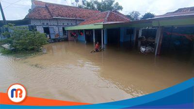 Rumah warga di Sampang terendam banjir akibat luapan Sungai Kalikemuning