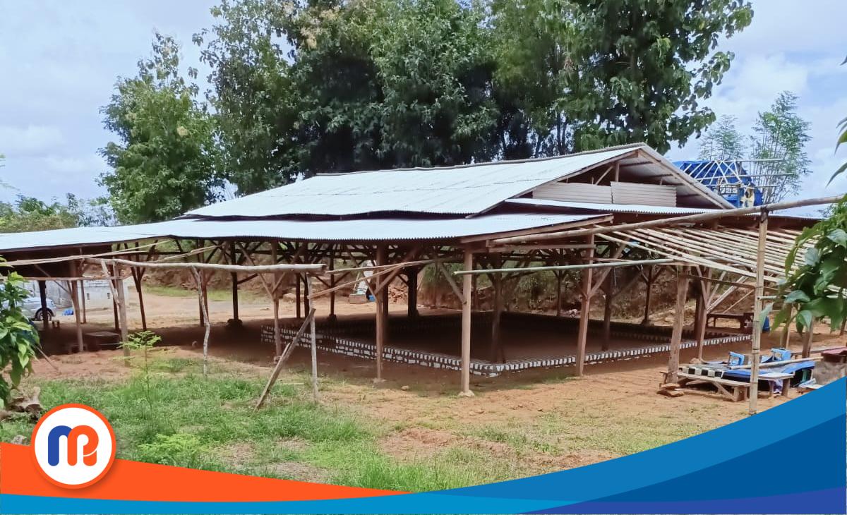 Arena judi sabung ayam tampak masih utuh di Dusun Polai Laok, Desa Bira Tengah, Kecamatan Sokobanah, Kabupaten Sampang