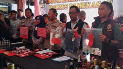 Tersangka narkoba, perjudian, prostitusi, peredaran minuman keras ilegal, dan bahan peledak (handak) dalam pres release Polres Pamekasan