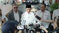 Menteri Agama Republik Indonesia (Menag RI), Nasaruddin Umar saat diwawancarai wartawan pasca menjadi narasumber di Gedung Pusat Edukasi Antikorupsi KPK, Rabu (12/03/2025)