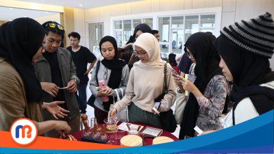 Anandya Yushara, mahasiswa semester 4 Program Studi Desain Produk Universitas Paramadina, berhasil masuk 30 (tiga puluh) besar Modestwear Young Designer Competition 2025 yang diselenggarakan oleh Fashion Crafty Jakarta di Gajah Mada Plaza pada Februari hingga Maret 2025