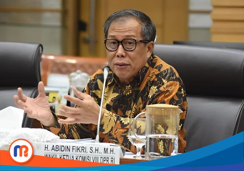 Wakil Ketua Komisi VIII DPR RI, Abidin Fikri, saat Rapat Kerja, RDP, dan RDPU bersama Ditjen PHU Kemenag, BPKH, maskapai penerbangan, dan para Kepala Kanwil Kemenag Provinsi se-Indonesia di Nusantara II, Senayan, Jakarta, Selasa (29/04/2025)