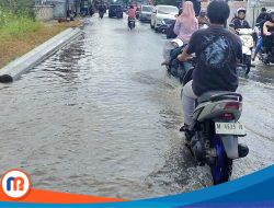 Kurangnya Perhatian Pemerintah, Jalan Utama Menuju UTM Kembali Banjir