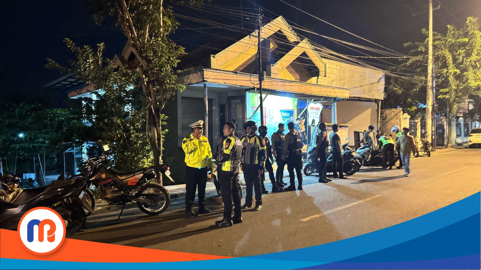 Puluhan anggota Polres Pamekasan melakukan razia Harkamtibnas, di Jl. Trunojoyo, Kabupaten Pamekasan