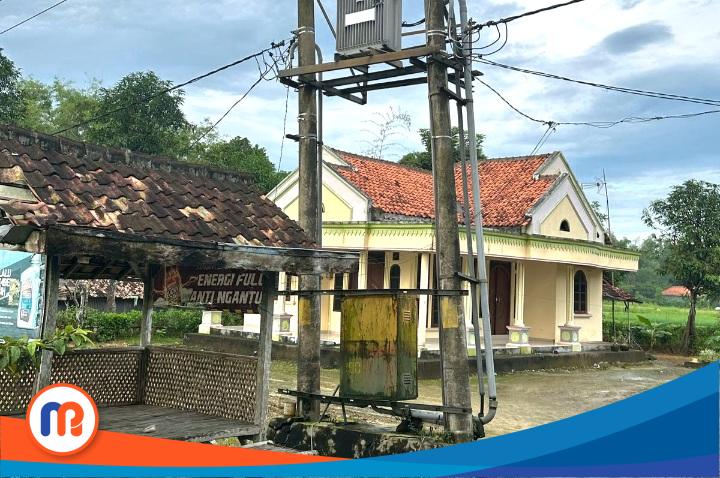 Gardu listrik yang berlokasi di Dusun Dekok Laok, Tanah Merah, Bangkalan, mau roboh