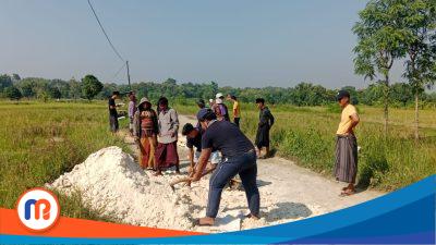 Puluhan Tahun tak Dapat Sentuhan Pemerintah, Warga Perbaiki Jalan Kabupaten Secara Swadaya