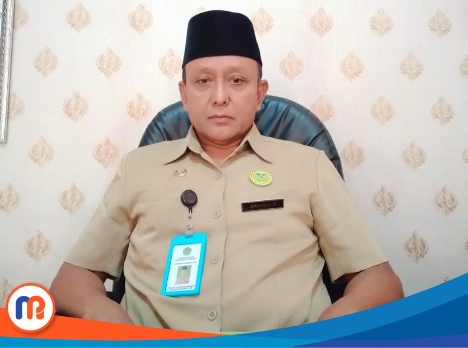 Kepala UPT Puskesmas Proppo, Kabupaten Pamekasan, B. Budiyono usai diwawancara awak media Madurapers