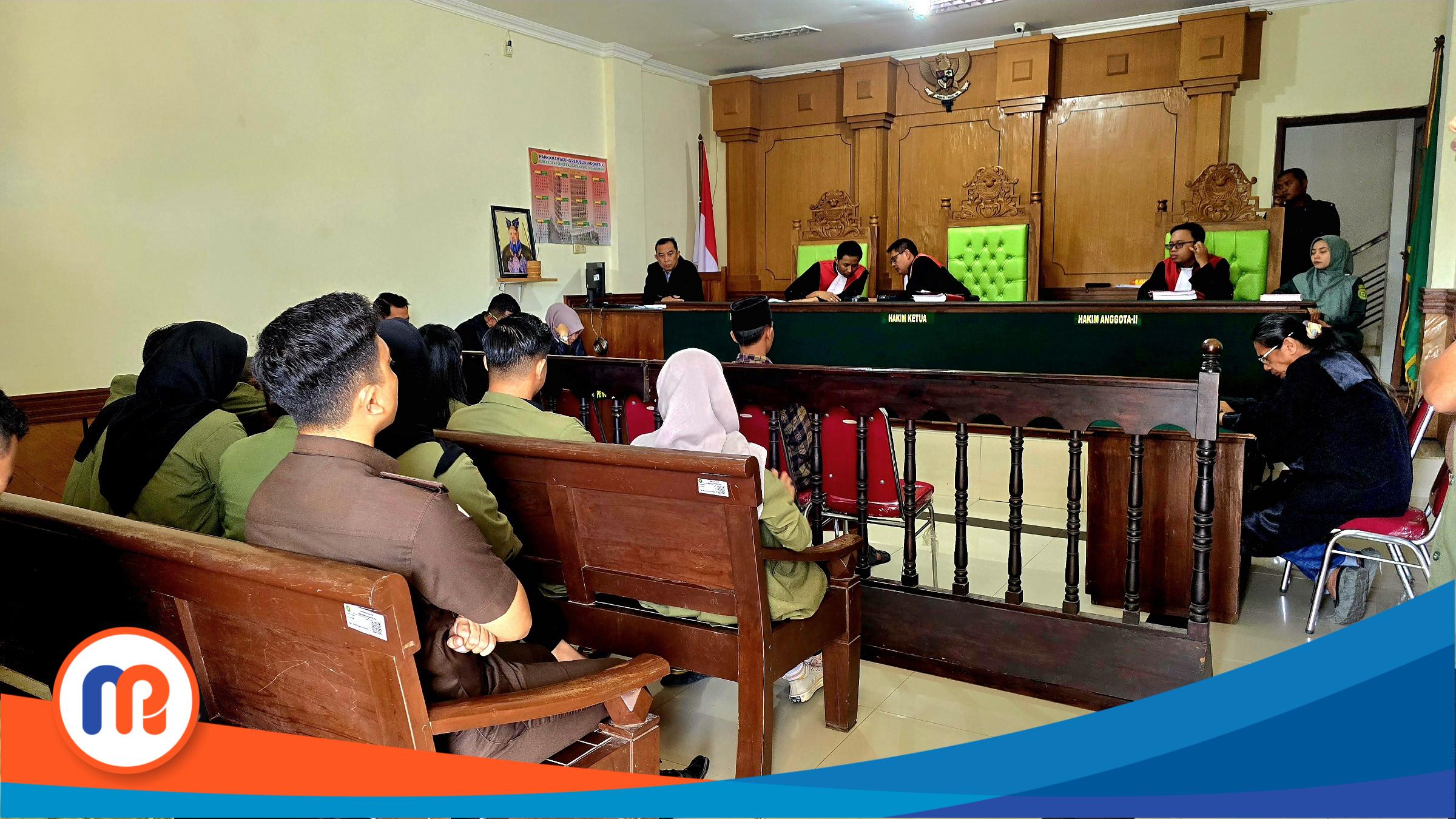 Sidang tuntutan kasus pembunuhan Een Jumiati, mantan mahasiswa UTM, di ruang sidang utama Pengadilan Negeri (PN) Bangkalan, Rabu (07/05/2025)