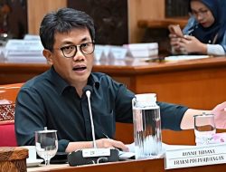 Polemik “Sejarah Resmi”, DPR Soroti Transparansi Penulisan Ulang Sejarah Indonesia