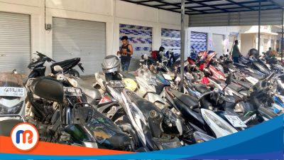 Halaman kios Pasar Keppo, Kabupaten Pamekasan, yang terpasang kanopi