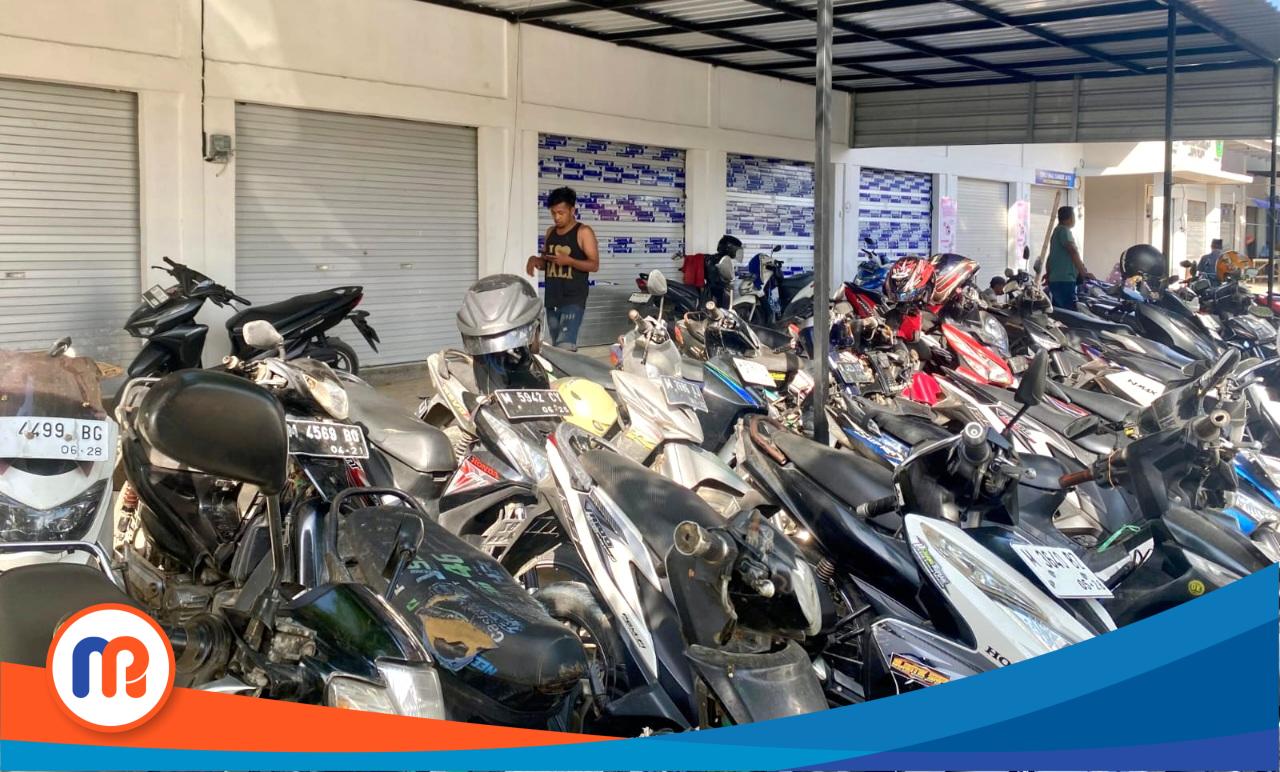 Halaman kios Pasar Keppo, Kabupaten Pamekasan, yang terpasang kanopi