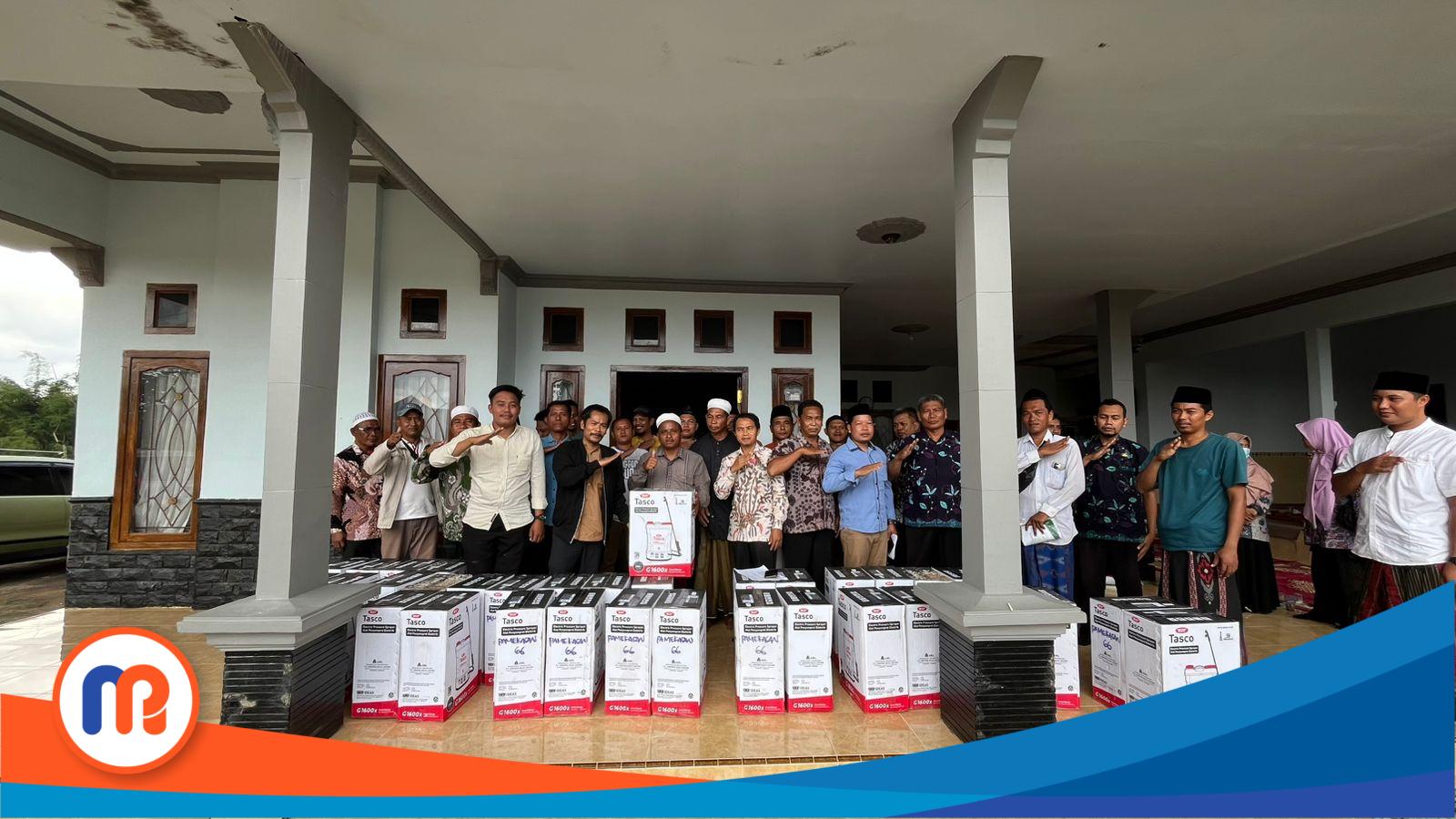 Potret penyerahan alat pertanian hendspeyer