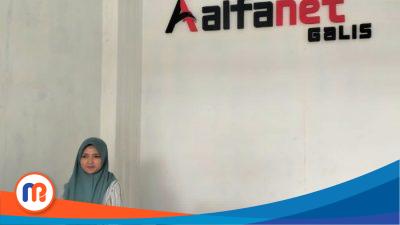 Salah seorang staf di kantor Alfanet Galis, Kecamatan Galis, Kabupaten Bangkalan