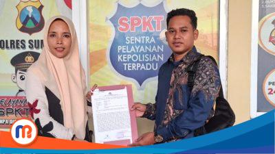 Foto bersama Fadlillah (33) bersama Kuasa hukum, Andi Subahri saat menunjukkan laporannya kepada media ini