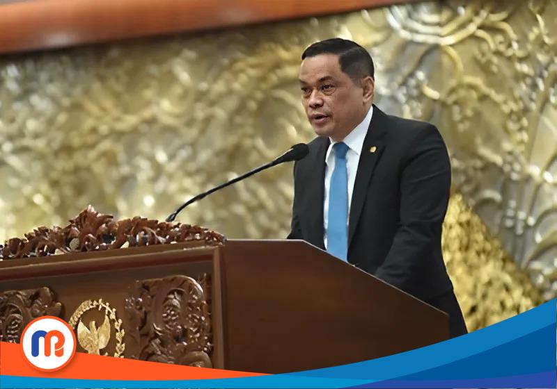 Anggota DPR RI Fraksi Partai NasDem, Charles Meikyansah, saat membacakan pandangan fraksinya dalam Rapat Paripurna di Gedung Nusantara II, Senayan, Jakarta, Selasa (27/05/2025)