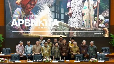 Menteri Keuangan (Menkeu), Sri Mulyani Indrawati, dalam Konferensi Pers APBN KiTa yang digelar pada Jumat (23/05/2025) di Aula Mezzanine, Kompleks Kementerian Keuangan, Jakarta