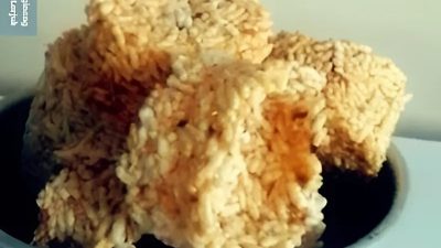 Rengginang lorjuk, camilan tradisional khas Sumenep - Madura, berbahan dasar beras ketan dan daging lorjuk atau kerang bumbu. Camilan ini rasanya gurih, lezat, renyah, dan nikmat