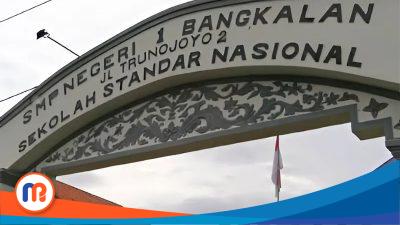 Gapura pintu gerbang masuk SMPN 1 Bangkalan