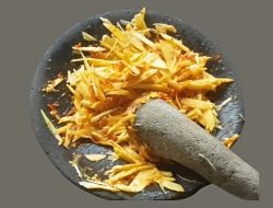 Pedas, Asam, dan Segar! Sambel Pencit Khas Madura Siap Goyang Lidah