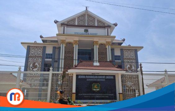 Kantor DPRD Sumenep, Madura, di Jl. Raya Trunojoyo Desa Gedungan, Kecamatan Batuan